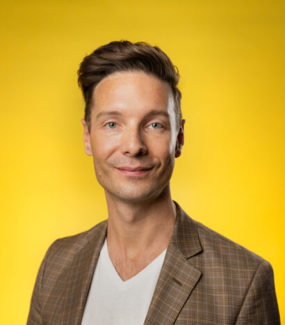 Jeffrey headshot yellow.jpg (1)